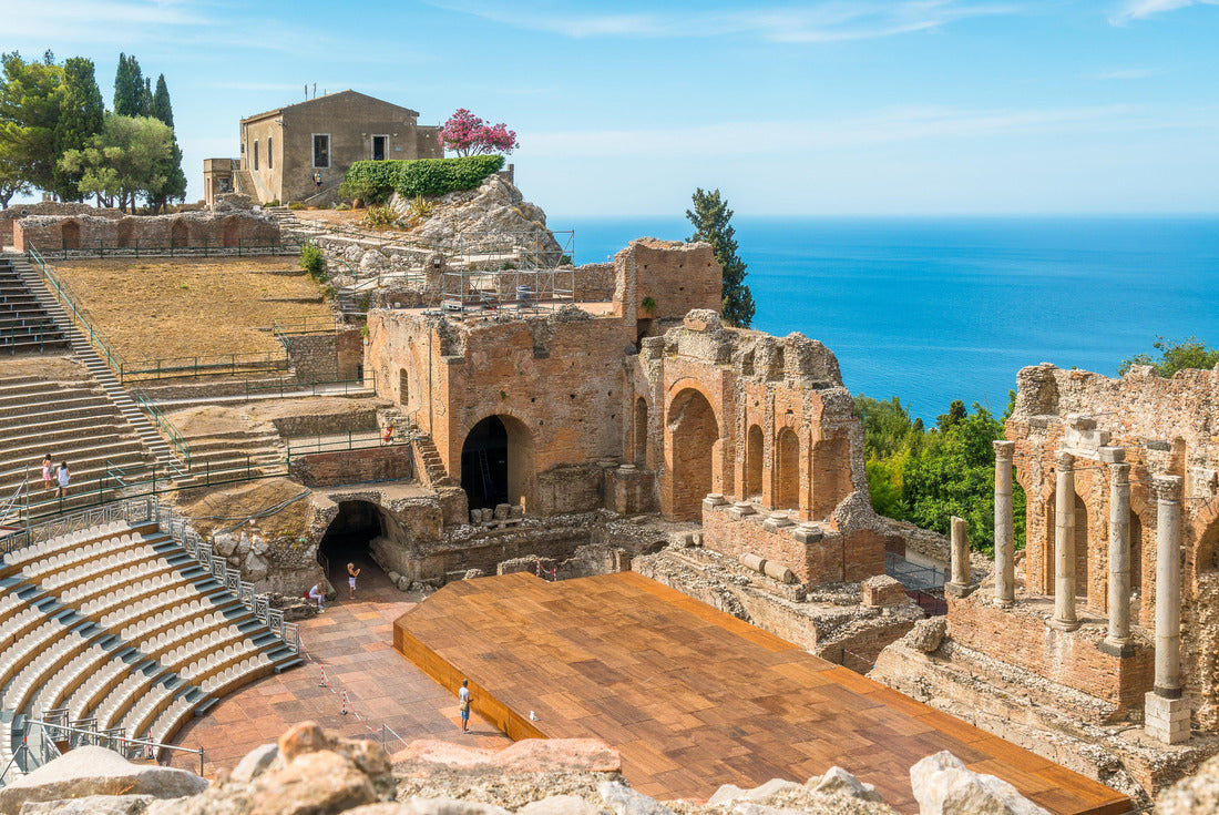 Ruins of the ancient Greek theater in Taormina on a sunny summer's day with the Mediterranean Sea. Province of Messina, Sicily 2000pc Puzzle