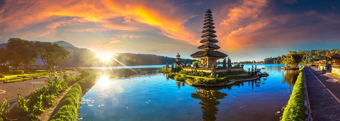 Noah Jigsaw Puzzle Panorama of Sunrise at Pura Ulun Danu Beratan Bedugul temple on a lake in Bali, Indonesia panorama 1000 pieces