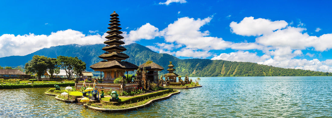 Noah Jigsaw Puzzle Panorama of Pura Ulun Danu Beratan Bedugul temple on a lake in Bali, Indonesia panorama 1000 pieces