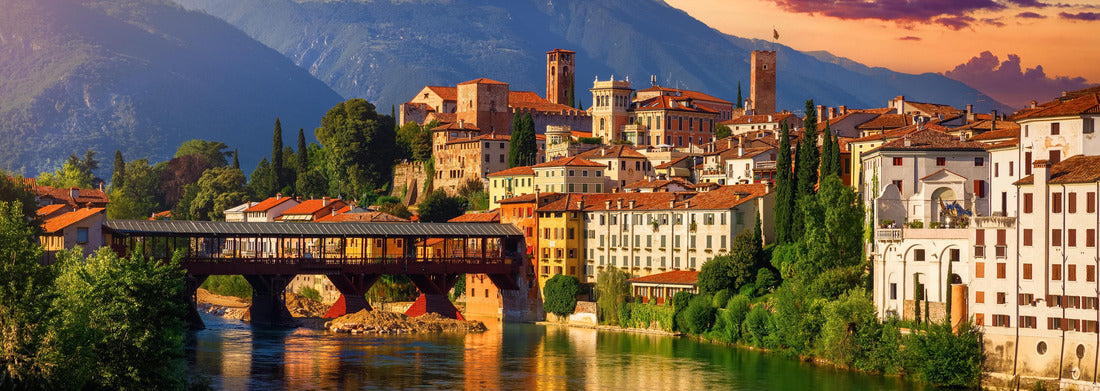 Noah Jigsaw Puzzle Bassano del Grappa, Veneto, Italy. Ponte degli Alpini bridge on the Brenta river. Panoramic view of the old town with vintage tower, wooden bridge on the Alpine mountains, picturesque sunset landscape panorama 1000 pieces