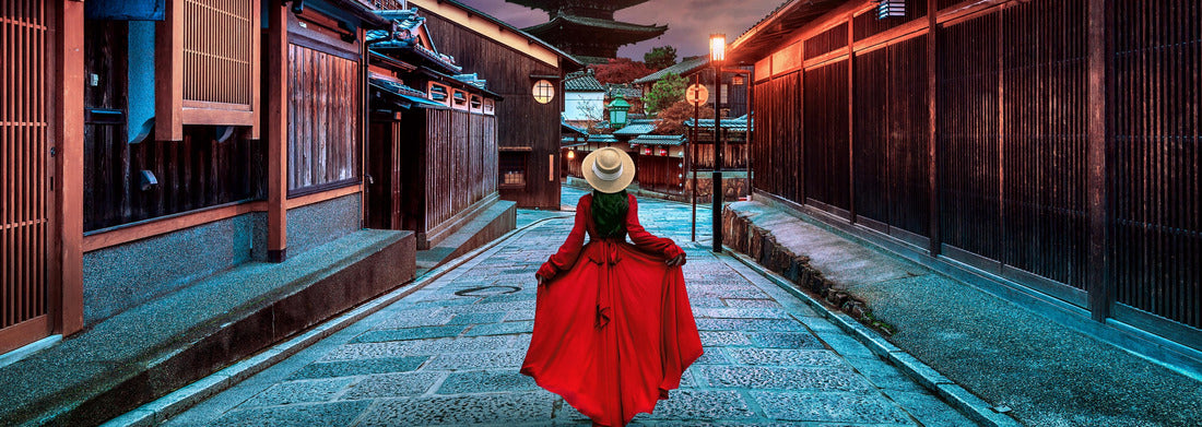 Woman walking at Yasaka Pagoda and Sannen Zaka Street in Kyoto, Japan 1000pc Panoramic Puzzle