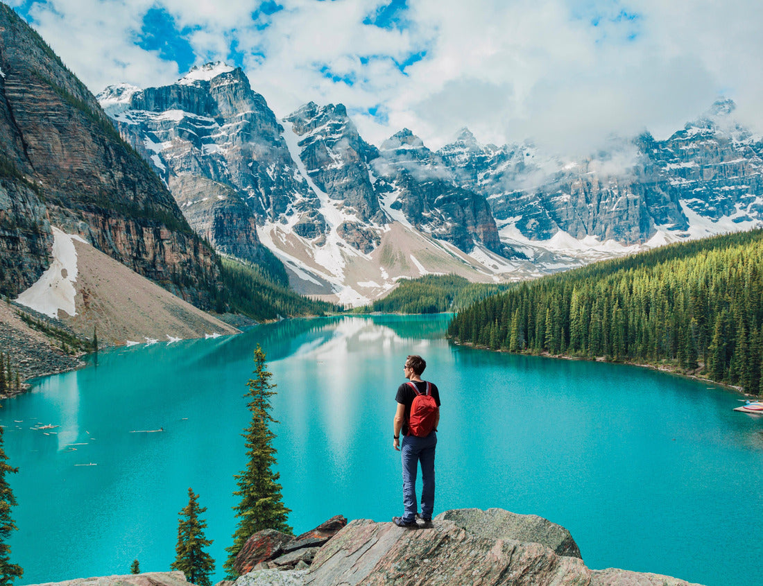 ImagiCan Jigsaw Puzzle Canada travel man hiker at Moraine Lake Banff National Park, Alberta 1000 pieces