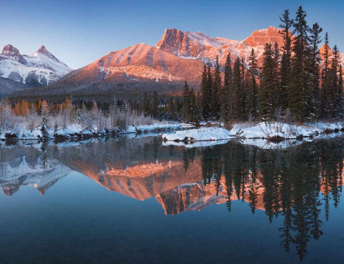 ImagiCan Jigsaw Puzzle City view of Quebec City on the St Lawrence River and colorful sky at dusk 1000 pieces