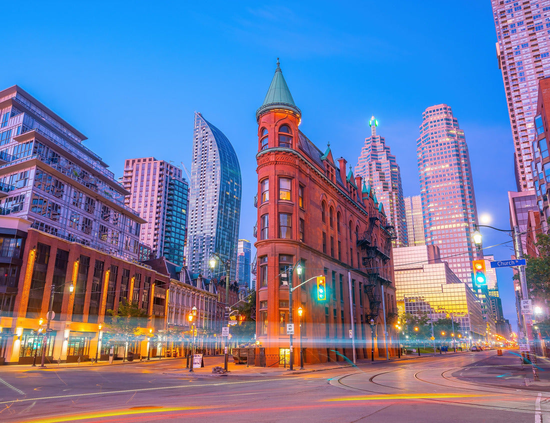 ImagiCan Jigsaw Puzzle Downtown Toronto city skyline in the evening in Ontario, Canada 1000 pieces