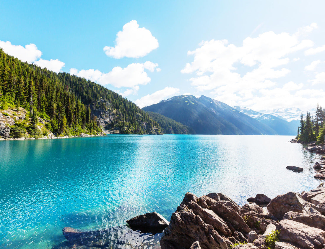 ImagiCan Jigsaw Puzzle Hiking to the turquoise waters of the picturesque Garibaldi Lake near Whistler, BC 1000 pieces