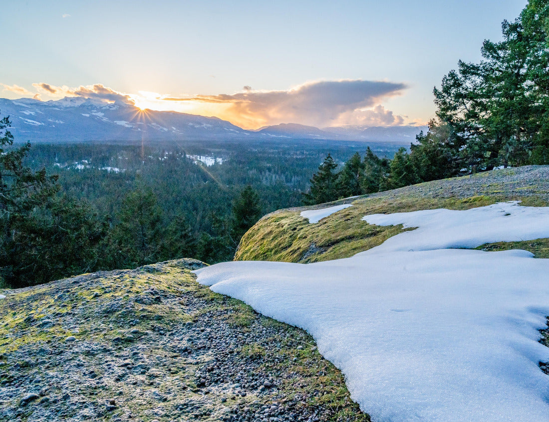 ImagiCan Jigsaw Puzzle Sunset over Mount Arrowsmith near Parksville and Qualicum Beach on Vancouver Island 1000 pieces