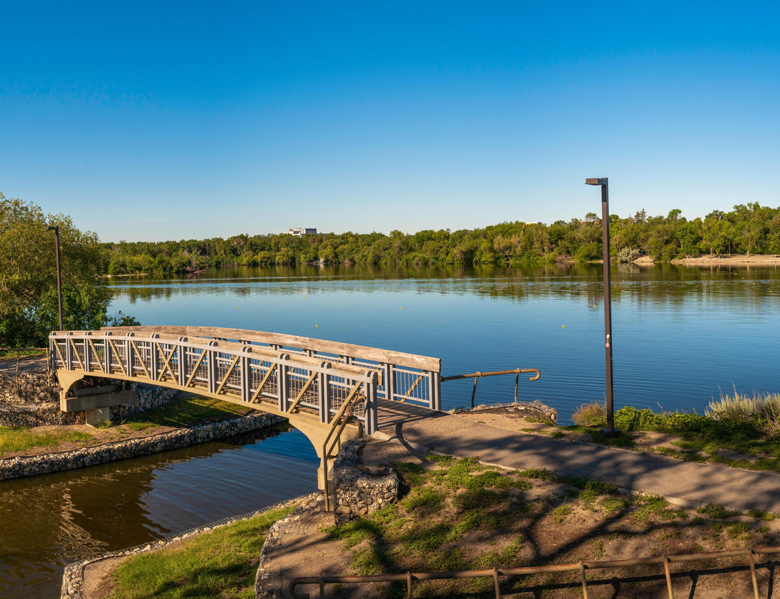 ImagiCan Jigsaw Puzzle Tranquil Wascana Lake in Regina, Saskatchewan, overlooking the Saskatchewan 1000 pieces