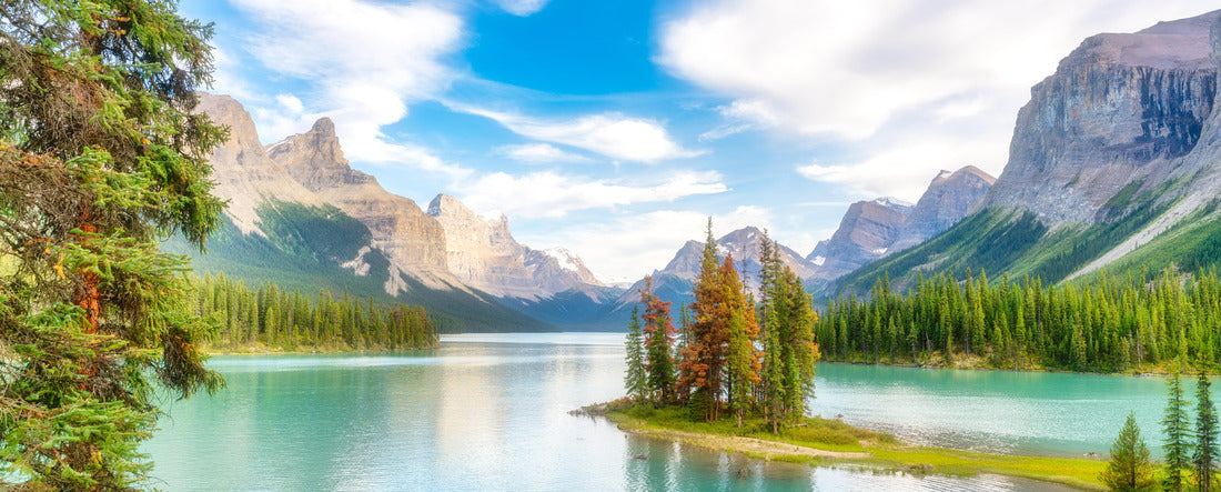 Spirit Island in Maligne Lake, Jasper National Park, Alberta, Canada 2000pc Panoramic Puzzle