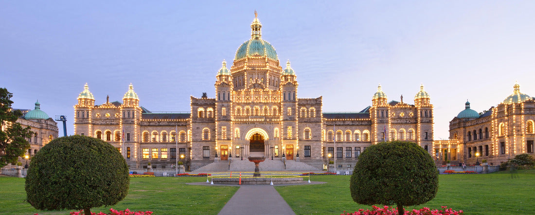 The historic British Columbia province parliament building, Victoria, BC 2000pc Panoramic Puzzle