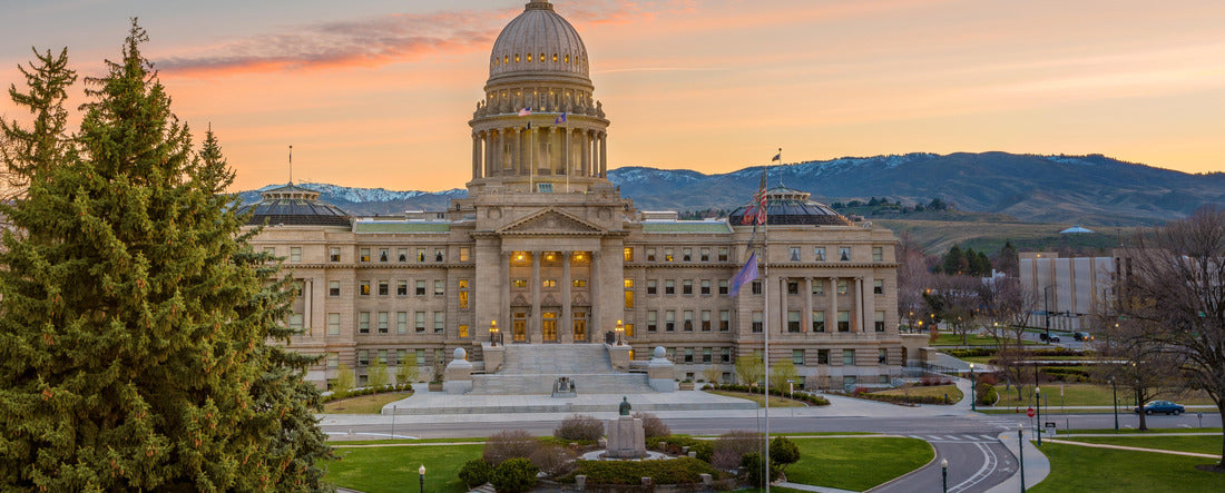 ImagiCan Jigsaw Puzzle Vineyard overlooking subdivision Okanagan Lake Kelowna British Columbia Canada 2000 pieces panorama