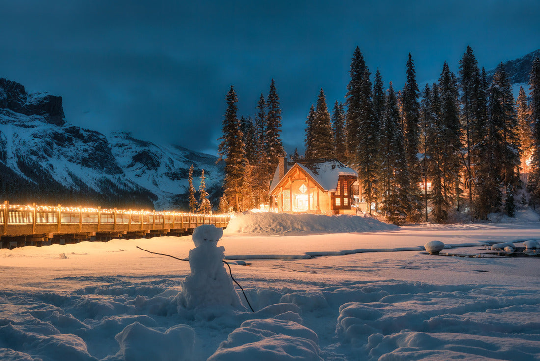 Winter landscape of Emerald Lake, Alberta 2000pc Puzzle
