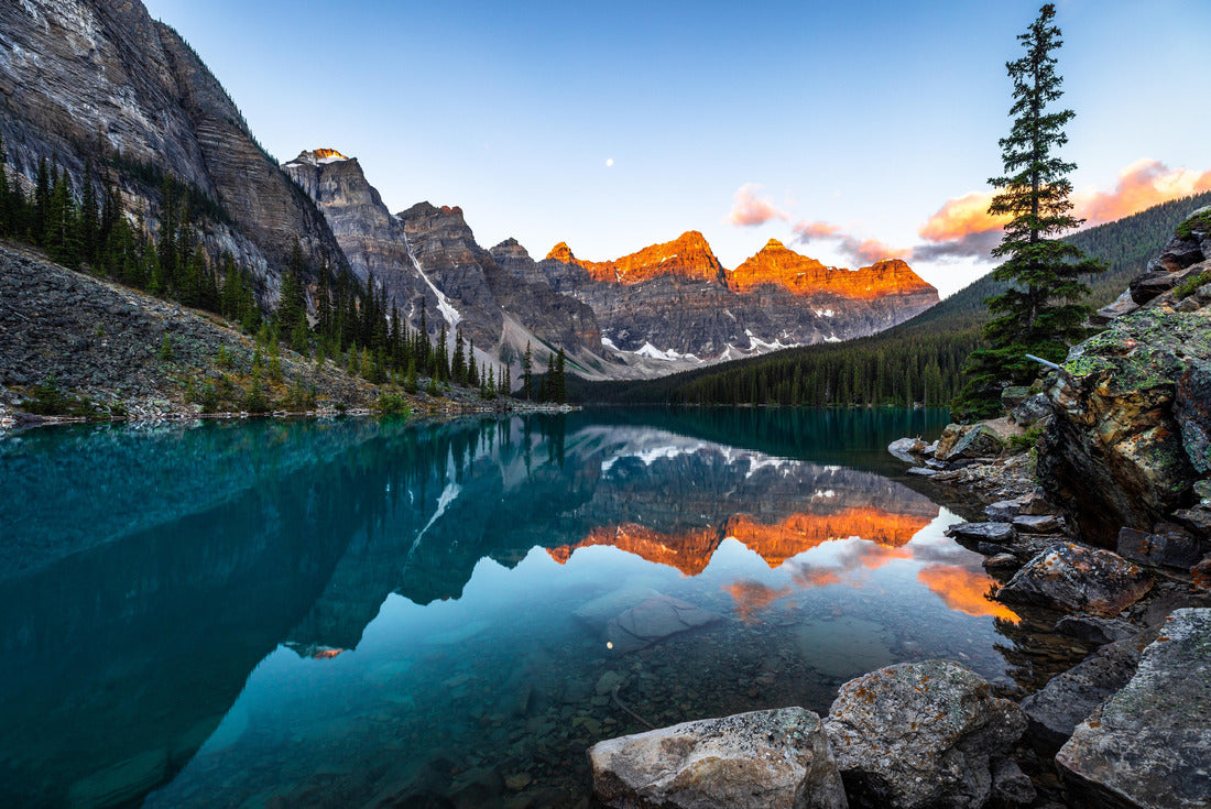 Moraine Lake in Banff National Park, Canadian Rockies, Alberta, Canada 2000pc Puzzle