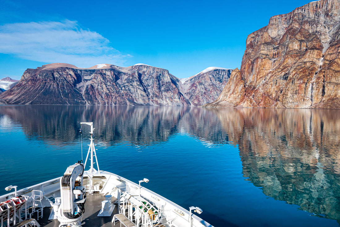 Mountain reflection,Expedition cruise ship in Sam Ford Fjord, Arctic Canada, Nunavut 2000pc Puzzle