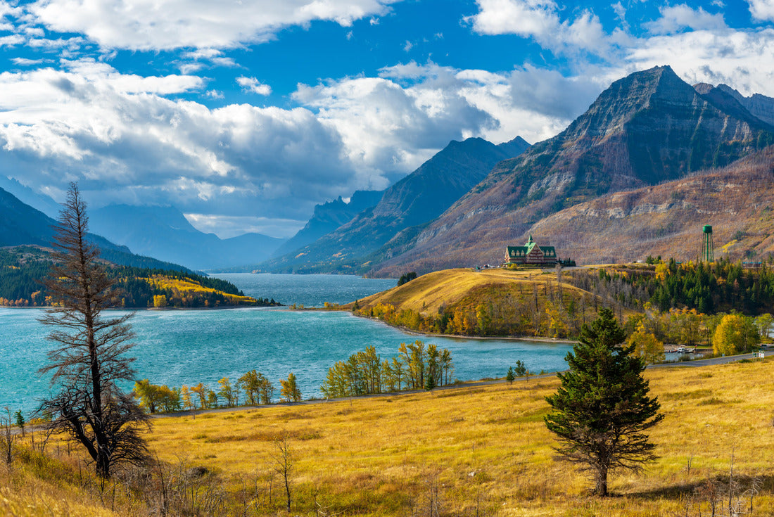 ImagiCan Jigsaw Puzzle Middle Waterton Lake Lakes, Waterton Lakes National Park, Alberta 2000 pieces