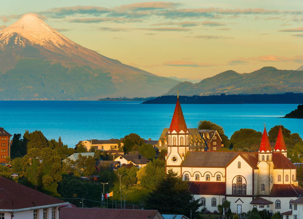 Puerto Varas on the shore of Lake Llanquihue with Osorno Volcano in the background, X Region de Los Lagos, Chile