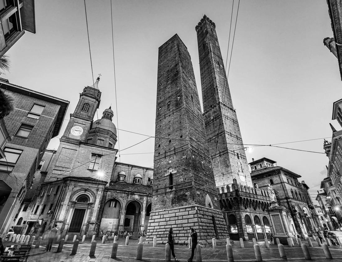 Noah Jigsaw Puzzle Guiyang, China skyline at Jiaxiu Pavilion on the Nanming River in black white 1000 pieces
