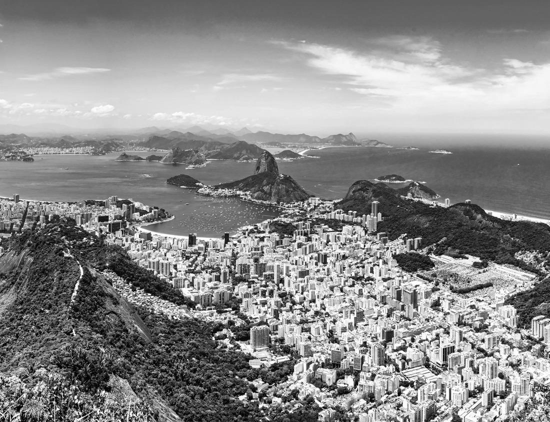Noah Jigsaw Puzzle Canoeing on Emerald Lake in Yoho National Park, Alberta, Canada, in summer in black white 1000 pieces