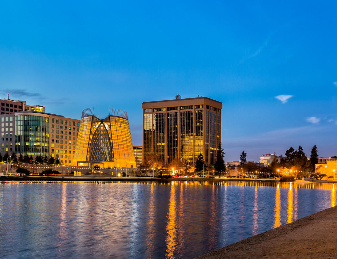 Noah Jigsaw Puzzle Oakland, California. Evening view across Lake Merritt with reflections of buildings and lights on the water 1000 pieces