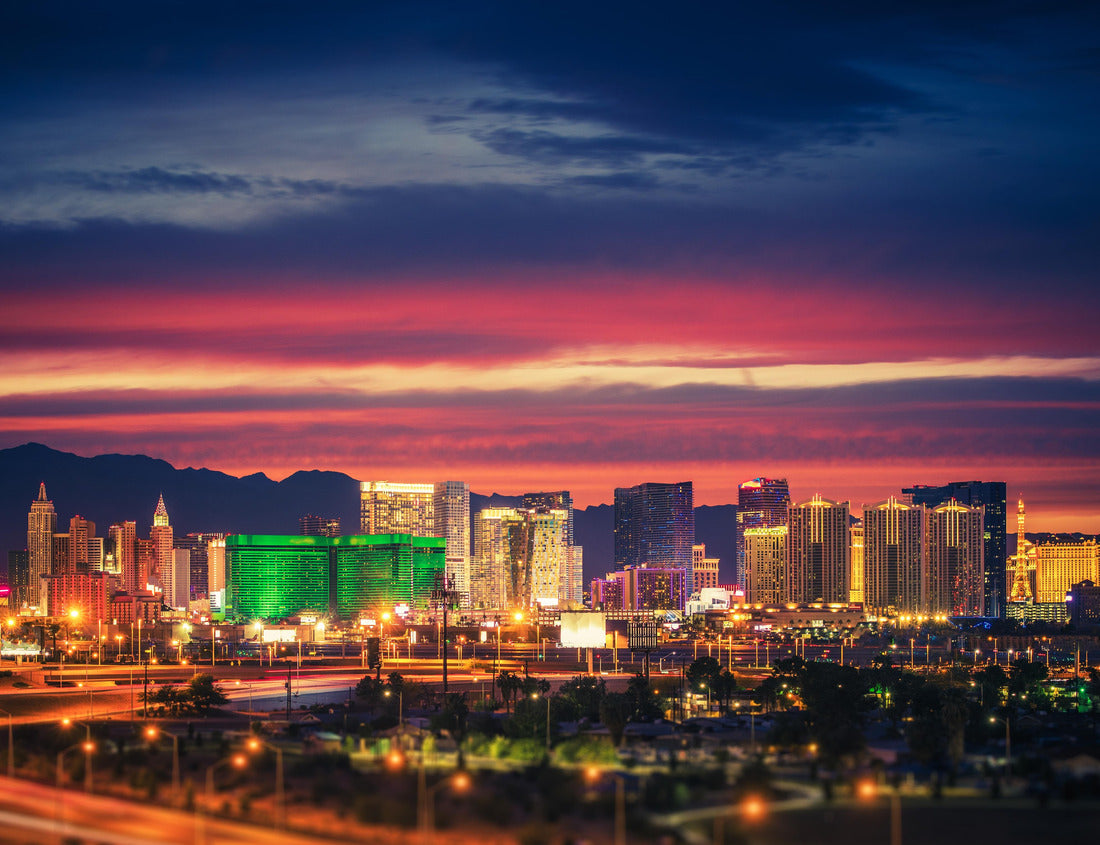 Noah Jigsaw Puzzle City of Las Vegas Skyline at Scenic Dusk. Colorful Lights of the World Famous Sin City. Nevada, United States 1000 pieces