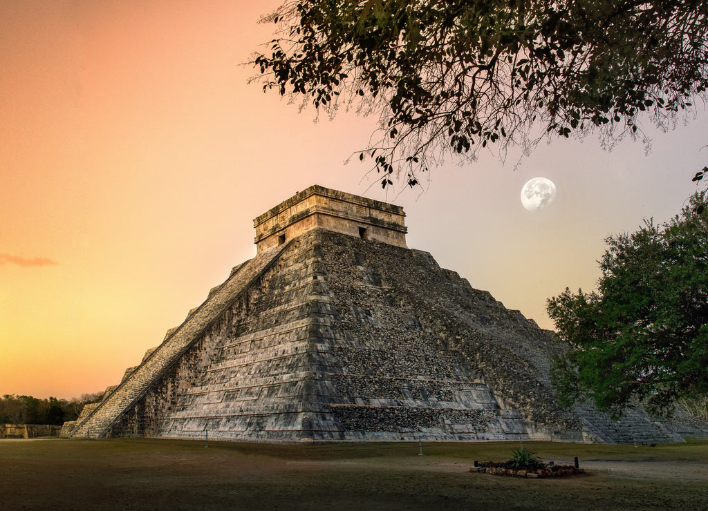 Chitchen Itza at sunset