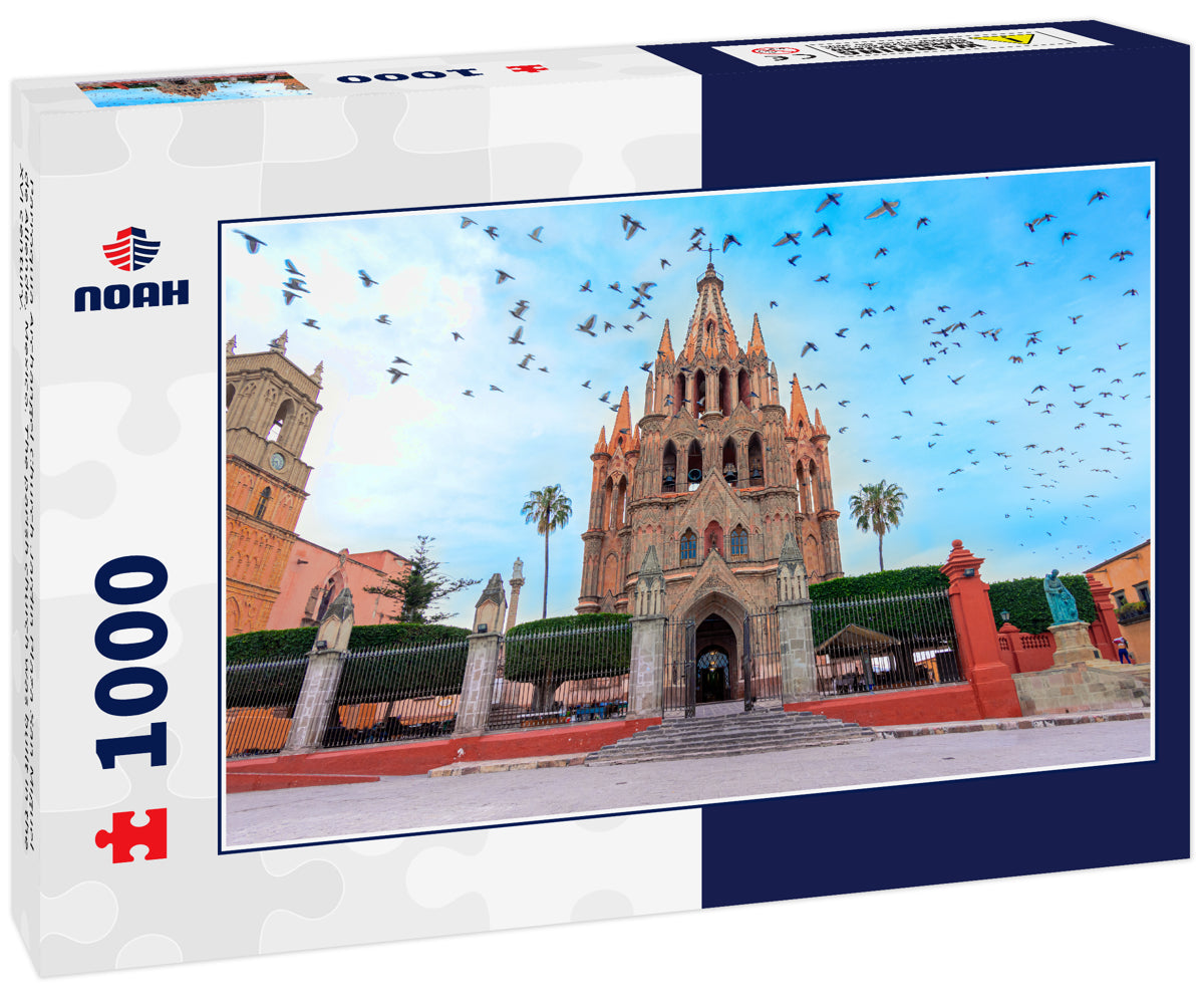 Parroquia Archangel Church Jardin Plaza San Miguel de Allende, Mexico. The parish church was built in the XVI century.