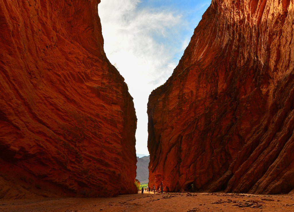 Tourists inside El Anfiteatro (The Amphitheatre), Quebrada de las Conchas, or Quebrada de Cafayate, Salta, northwest Argentina