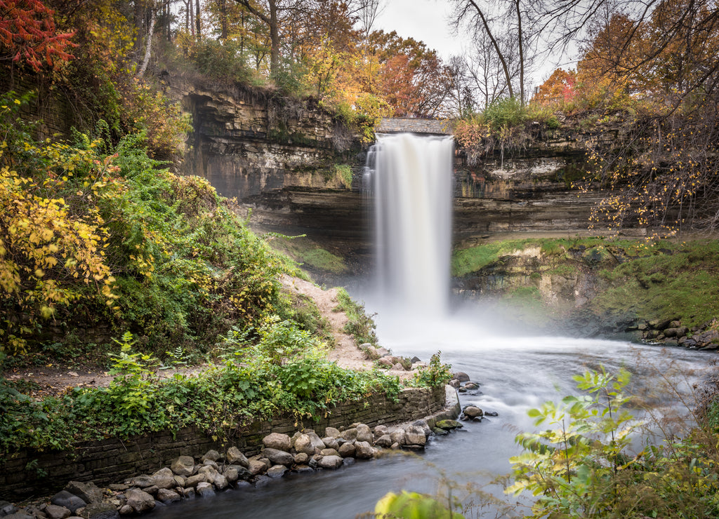 Minnesota, Minnehaha Falls in Autumn