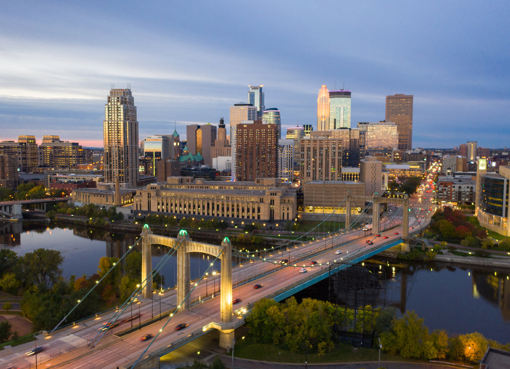 Minnesota, Hennepin Bridge and Minneapolis Skyline