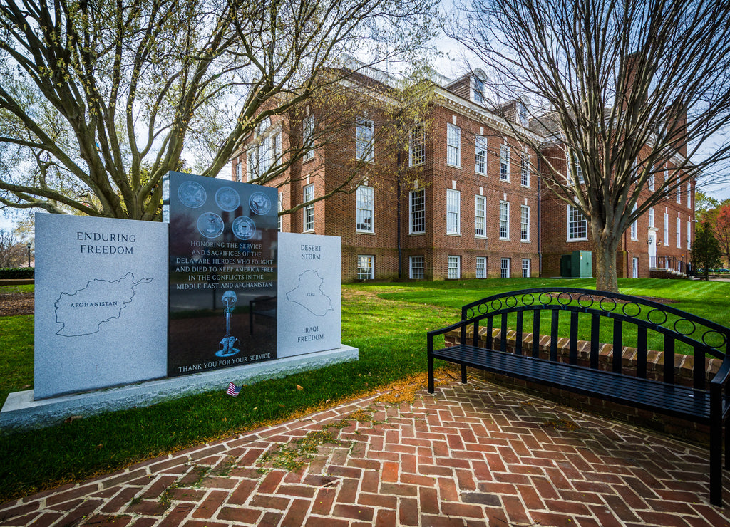 War memorial outside the Delaware State Capitol Building in Dove