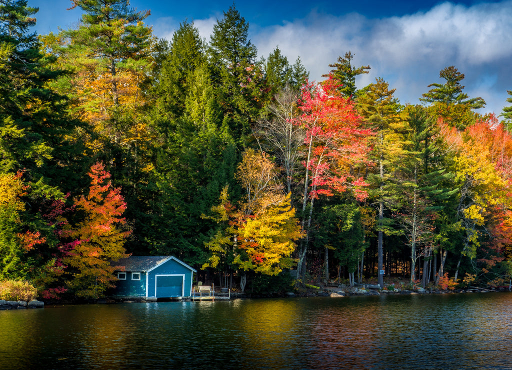 Indian Summer am Highland Lake bei Bridgton, Maine, USA