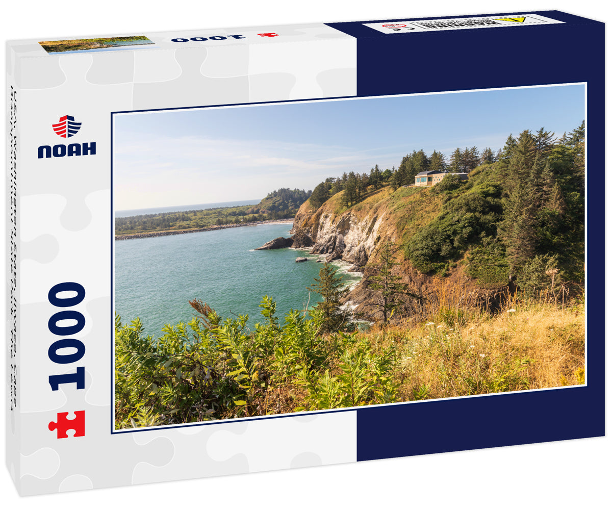 USA, Washington State, Ilwaco, Cape Disappointment State Park. The Lewis & Clark Interpretive Center overlooking the Columbia River and Pacific Ocean