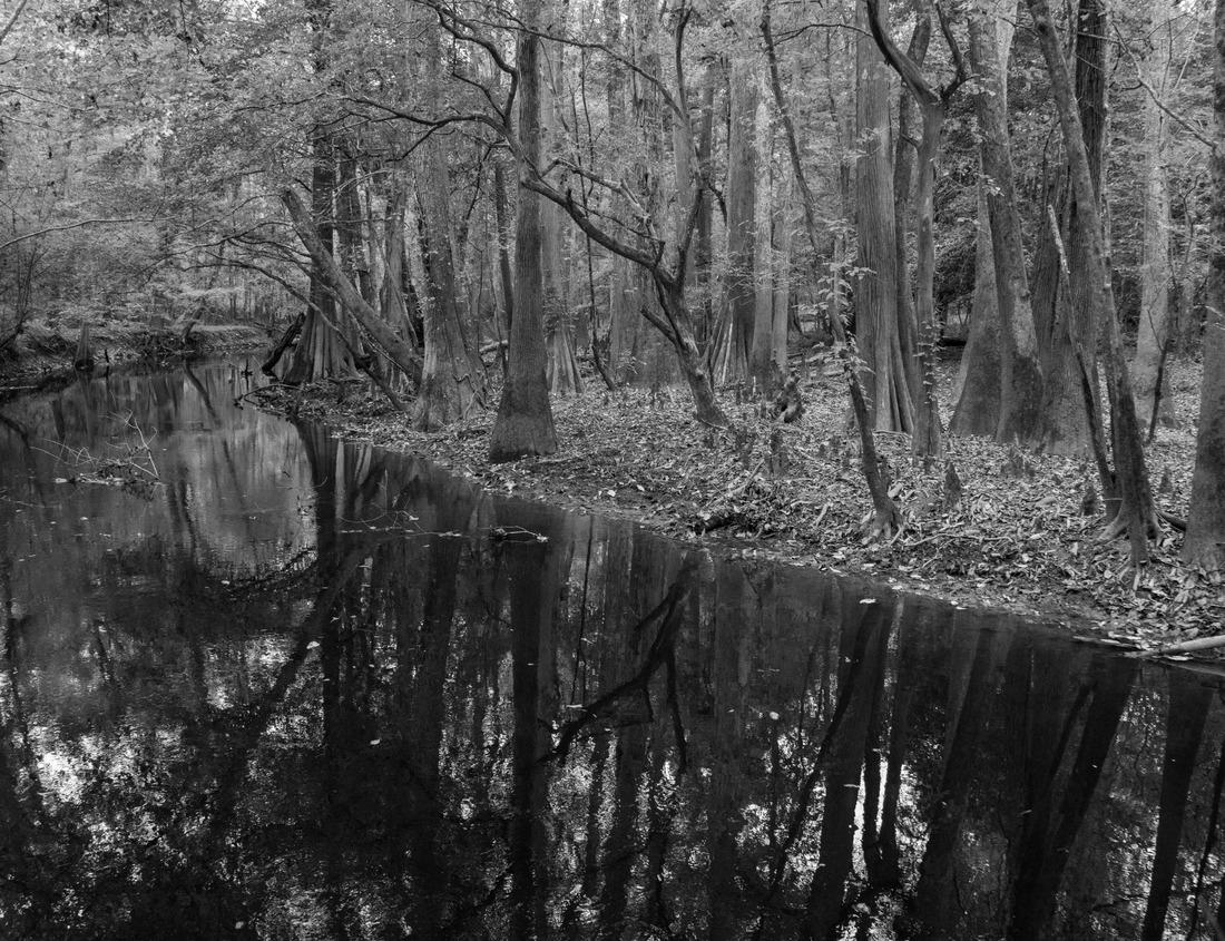 Noah Jigsaw Puzzle Guiyang, China city skyline on the Nanming River and Jiaxiu Pavilion in black white 1000 pieces