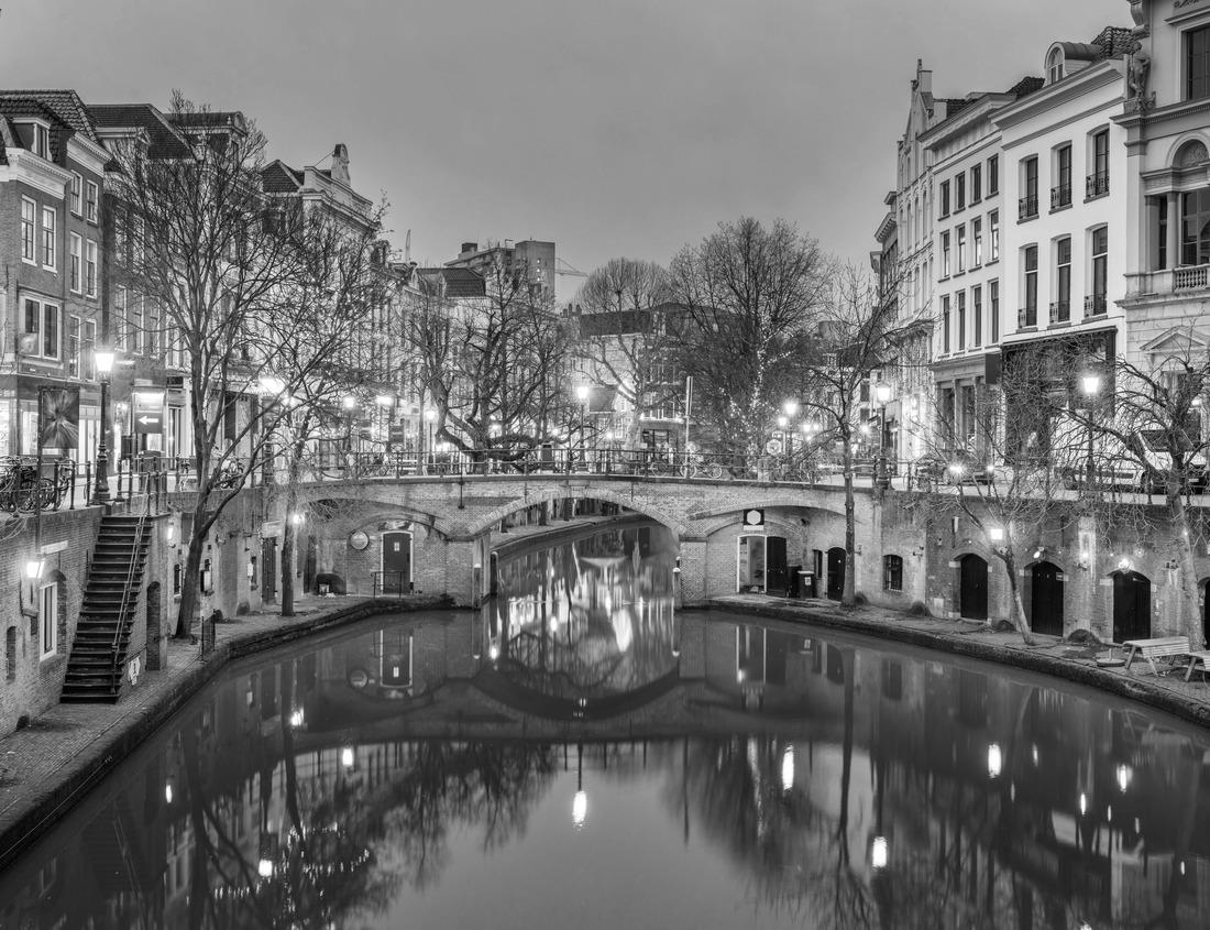 Noah Jigsaw Puzzle Nachi, Japan at the pagoda of Seigantoji and Nachi no Taki waterfall in black white 1000 pieces