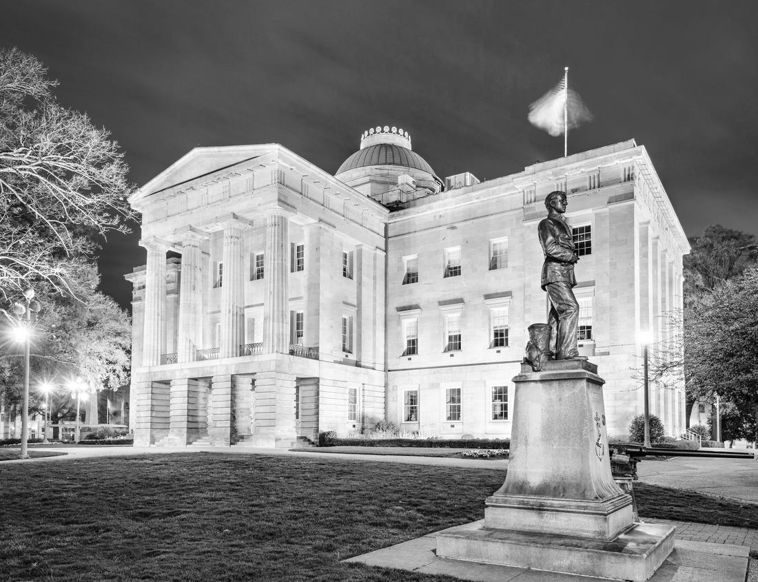 Noah Jigsaw Puzzle Deefield Beach Pier at sunrise in black white 1000 pieces