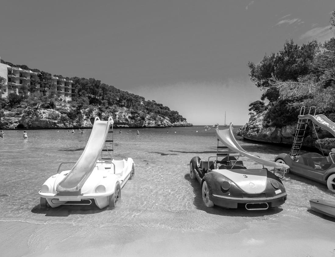 Noah Jigsaw Puzzle Beautiful view of the Lake Malawi in Nkhata Bay, Malawi in black white 1000 pieces