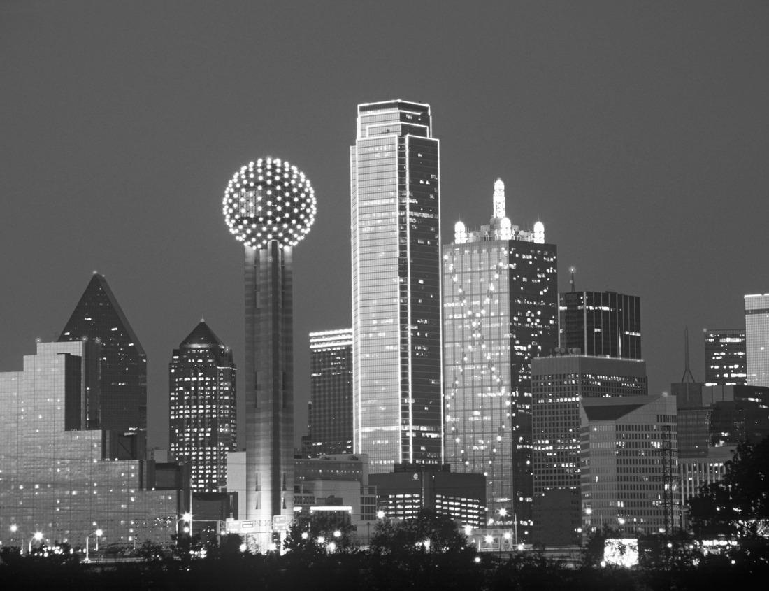 Noah Jigsaw Puzzle Duomo at sunrise, Milan in black white 1000 pieces