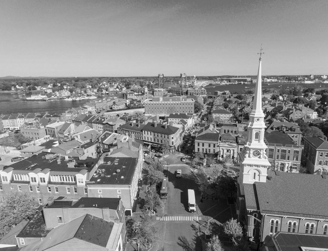 Noah Jigsaw Puzzle Natural bridge rock formation in Bryce Canyon National Park, Utah, USA in black white 1000 pieces