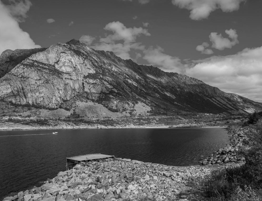 Noah Jigsaw Puzzle Autumn festival in northern Sweden in black white 1000 pieces