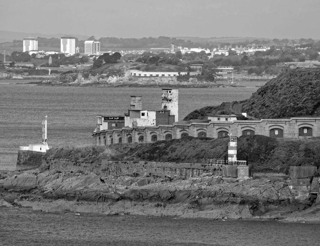 Noah Jigsaw Puzzle Lisbon, Portugal at Belem Tower on the Tagus River in black white 1000 pieces