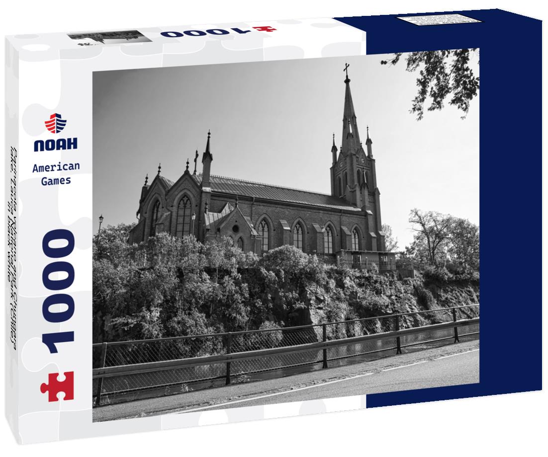 Noah Jigsaw Puzzle Parinacota volcano and Chungara lake, Lauca National Park (Chile) in black white 1000 pieces