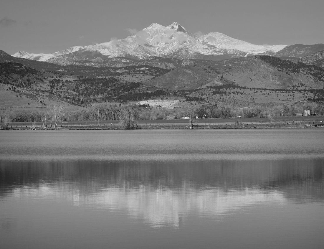 Noah Jigsaw Puzzle Lake Como, Italy in black white 1000 pieces