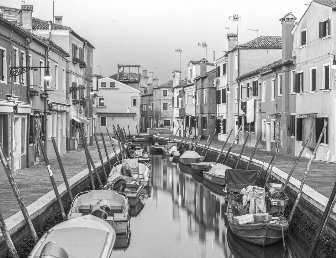 Noah Jigsaw Puzzle Helmcken Falls is a 141 m long waterfall on the Murtle River in Wells Grey Provincial Park in British Columbia, Canada in black white 1000 pieces
