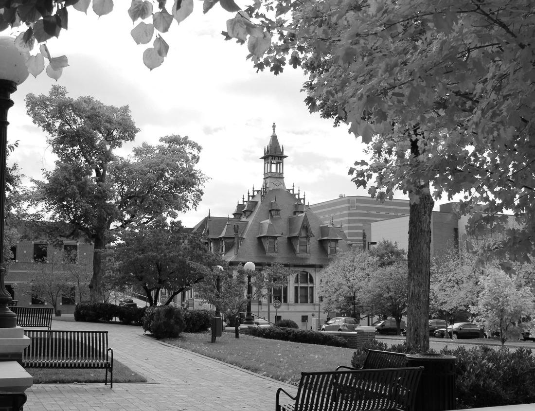 Noah Jigsaw Puzzle Hiking in Ruwenzori Mountains, Uganda, Africa in black white 1000 pieces