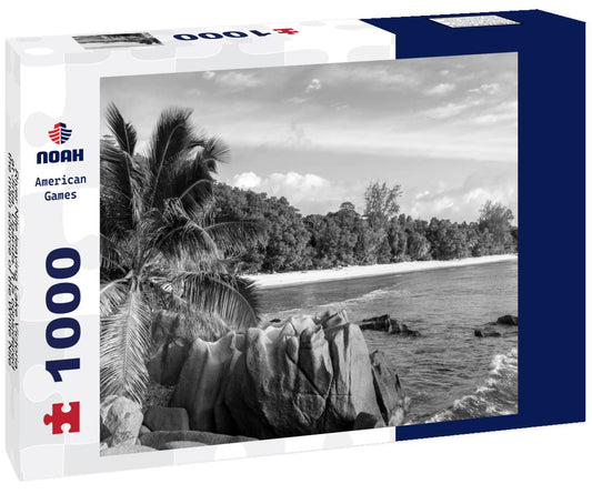 Noah Jigsaw Puzzle River Nile leaving Lake Victoria at Jinja, Uganda. It is considered the main source of the White Nile in black white 1000 pieces