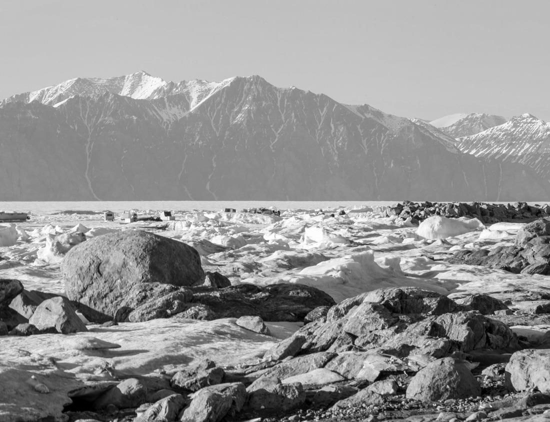 Noah Jigsaw Puzzle Medieval Crusaders Castle in Al Karak - Jordan in black white 1000 pieces