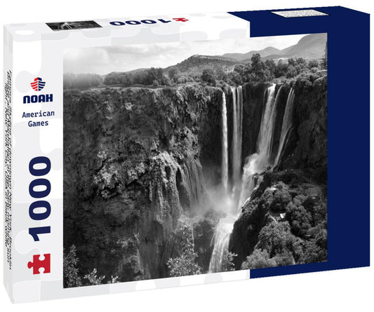 Noah Jigsaw Puzzle Famous Skyline of downtown New York, Brooklin Bridge and Manhattan at the early morning sun light , New York City, USA in black white 1000 pieces