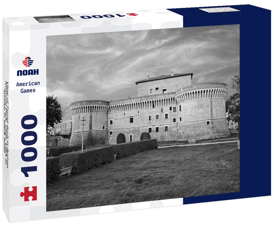 Noah Jigsaw Puzzle View of Turret Arch in Arches National Park, Utah, USA at sunrise in black white 1000 pieces