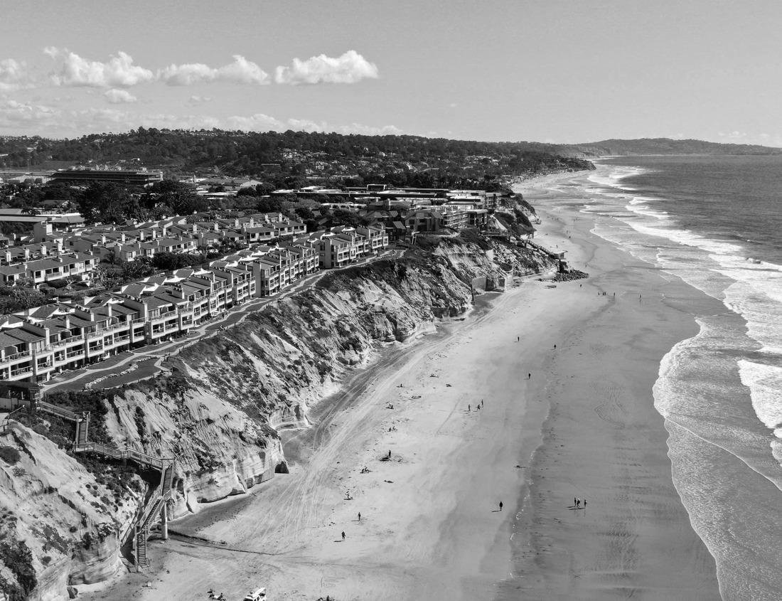 Noah Jigsaw Puzzle Downtown Cleveland skyline from the lakefront in Ohio USA in black white 1000 pieces