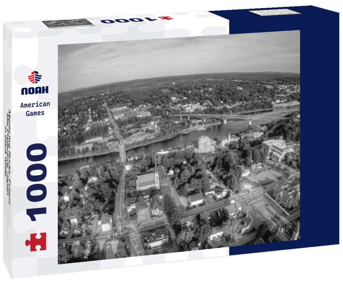 Noah Jigsaw Puzzle Meoto Iwa Rocks, Futami, Mie Prefecture, Japan in black white 1000 pieces