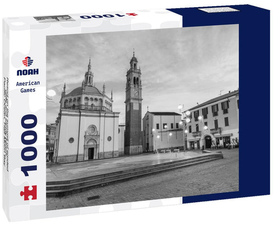 Noah Jigsaw Puzzle Resort on the summit of eroded cliffs and sandy beach, Pacific Ocean, Half Moon Bay, California in black white 1000 pieces